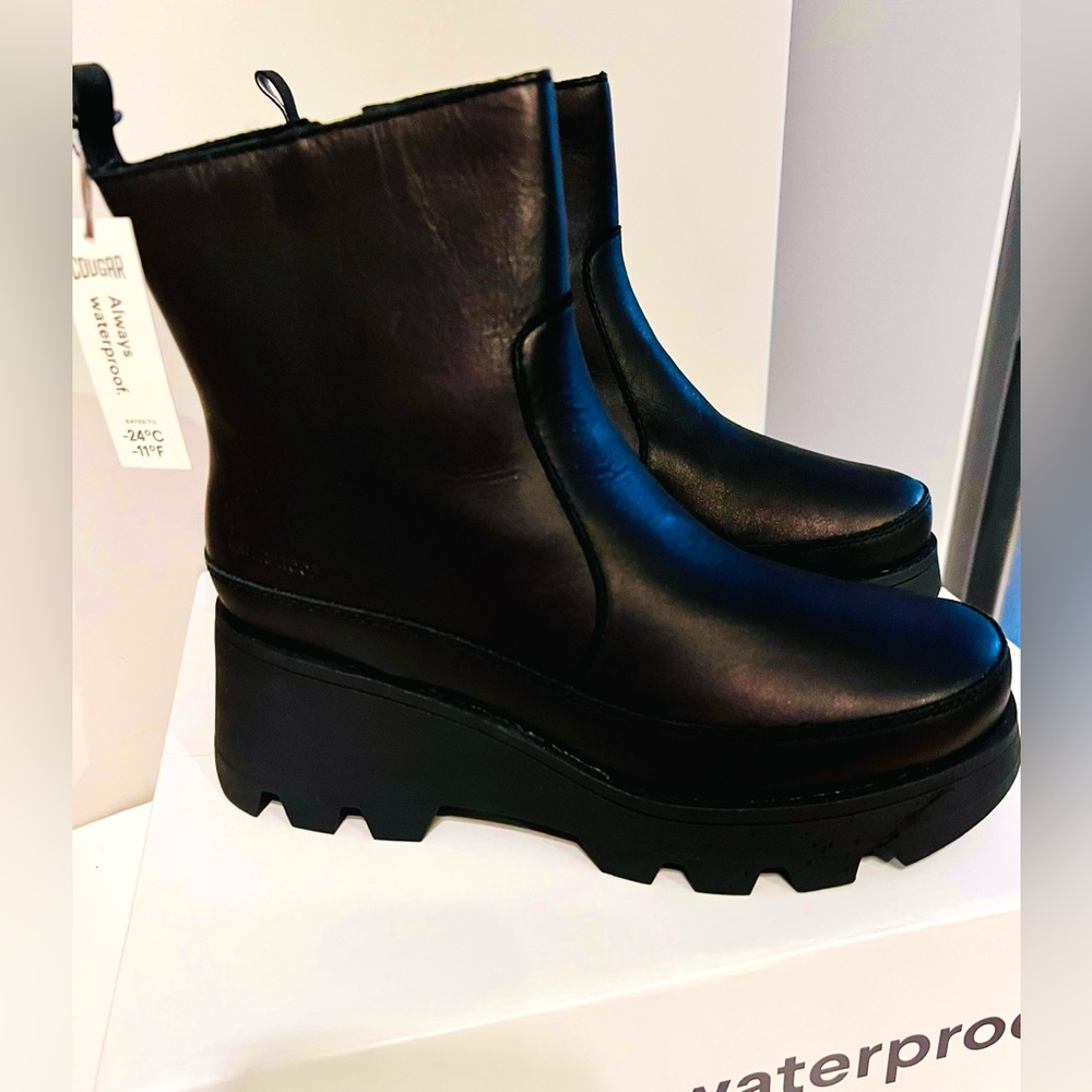 Cougar Villa Black Platform Winter Booties - Size 9